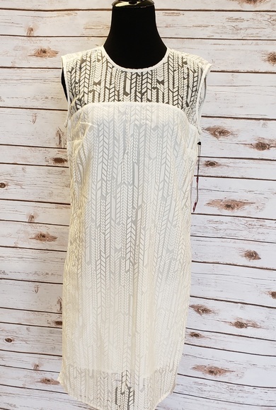 Vince Camuto Dresses & Skirts - NWT- VINCE CAMUTO "Graphic Illusion" Dress Sz 4